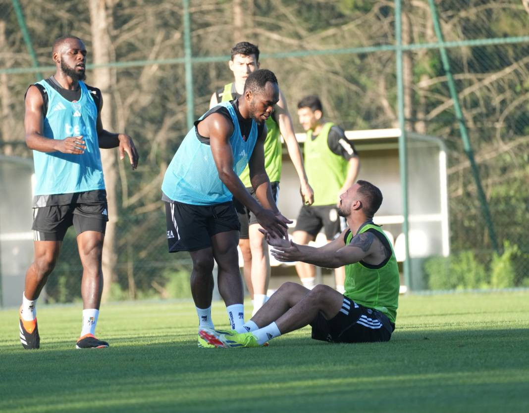 Beşiktaş sahaya indi. Dikkat çeken Rafa Silva detayı - Resim: 12